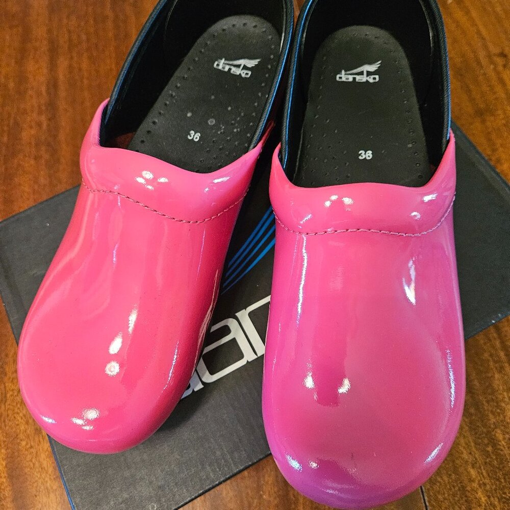 Dansko Bubblegum Gitte Patent Clogs Size 36, US 5.5-6  New in Box